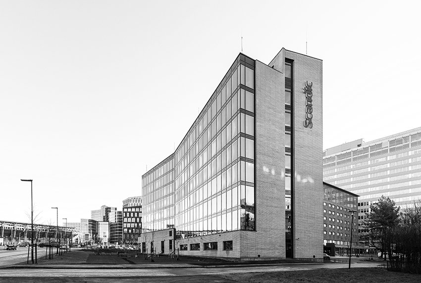 Fortsetter kjøp av egne aksjer