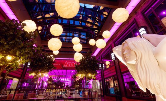 Kveldsstemning i Folketeaterpassasjen