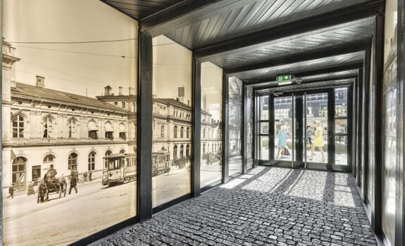 Jernbanetorget 4B inngangsparti