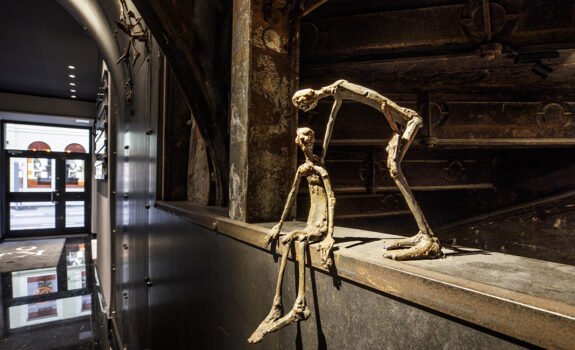 Små skulpturer laget av kunstneren Tobbe Malm