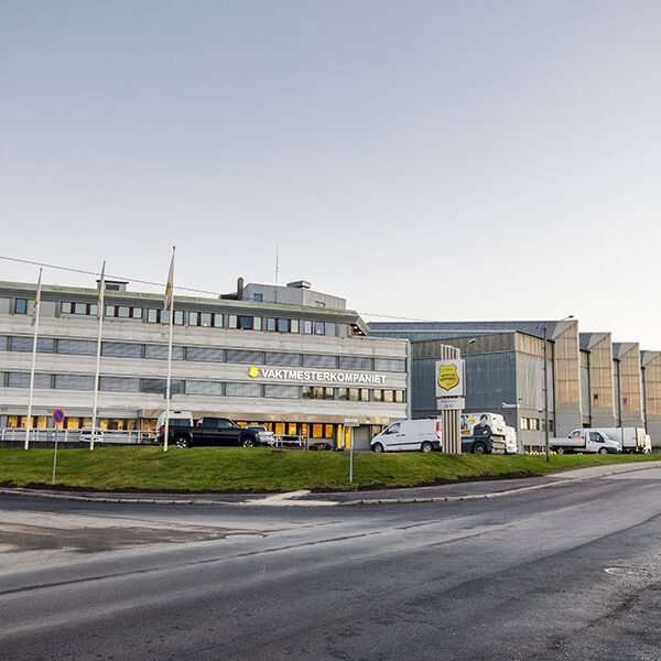 Micheletveien 59/61 består av to bygningskropper, en kontordel og en lagerdel, som samlet utgjør 23 900 kvadratmeter BTA. Lagerdelen ble oppført i 1980 og kontordelen i 1983. Lagerdelen ble senere utvidet mot sør i 1993.