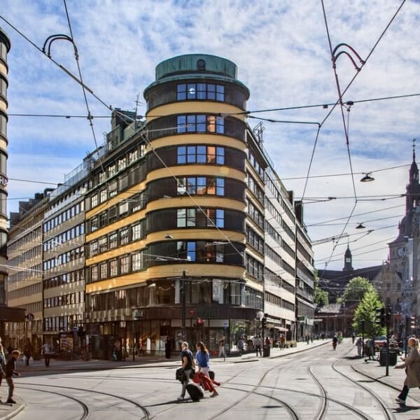 Storgata 10A er en karakteristisk hjørnebygning oppført i 1933 og er blant de flotteste eksemplene på den funksjonalistiske arkitekturen i Oslo.