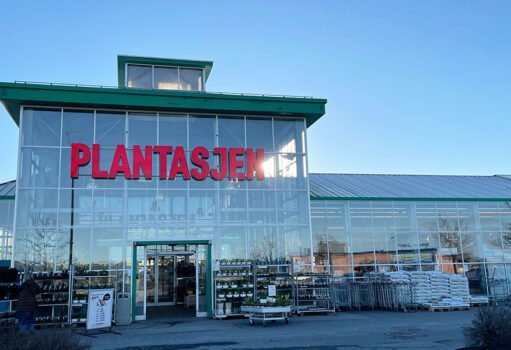 Svinesundparken 4 er et forretningsbygg i Halden. Bygget ble oppført rundt 2006 og har et totalareal på 3 200 kvadrameter BTA. Forretningsbygget leies ut til hagesenteret Plantasjen.