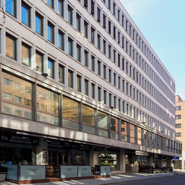 Tordenskiolds gate 8/10 er en kvalitetseiendom med gode fellesfasiliteter, sentralt beliggende i Oslos CBD-område. Bygningen ble oppført i 1972/ 73 og påbygget i 1997, og har et samlet areal på 9 500 kvadratmeter BTA fordelt over åtte etasjer og to underetasjer.