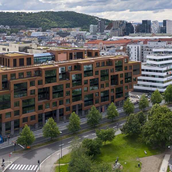 Urtegata 9 er sentralt plassert i ett av Oslos mest spennende utviklingsområder. Dette er en perle midt i sentrum som vil skinne sterkt i årene fremover.