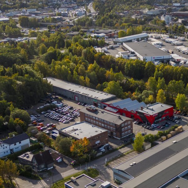 Vollaveien 15/17/19 er en del av Alnabru Næringspark og består av flere bygg med kontor- og lagerarealer. Alnabru Næringspark grenser til Alnaelven og har et totalareal på 21.300 kvadratmeter BTA. Området er regulert til byggeområde for industri og kontor.