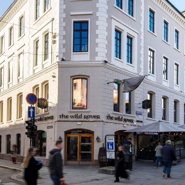 Karl Johans gate 8 er en flott hjørneeiendom oppført i 1858 i senklassisitisk stil. Bygget fikk senere navnet Scandinaviegaarden etter Hotel Scandinavie som tidligere holdt til her.