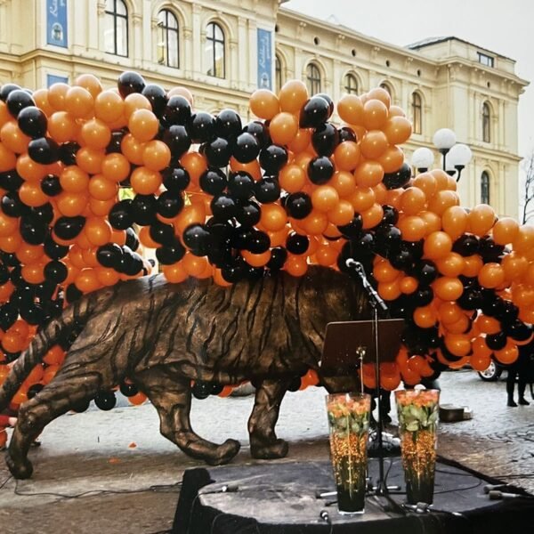 Per Ditlev-Simonsen på åpningen av Tigeren på Jernbanetorget