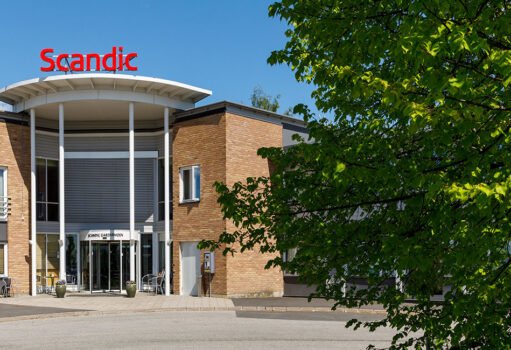 Jessheimvegen 467 på Gardermoen ligger få minutter fra flyplassen og huser hotellet Scandic Gardermoen. Victoria Eiendom eier 50 % av Scandic Hotel Gardermoen AS.