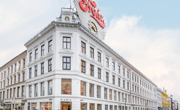 Øvre Slottsgate 12 på Egertorget