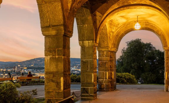 Kveldsbilde buegang Kongsveien 30 Sjømannsskolen