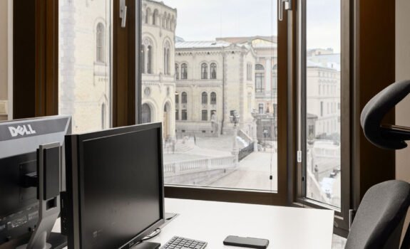 Kontorplass med utsikt til Stortinget