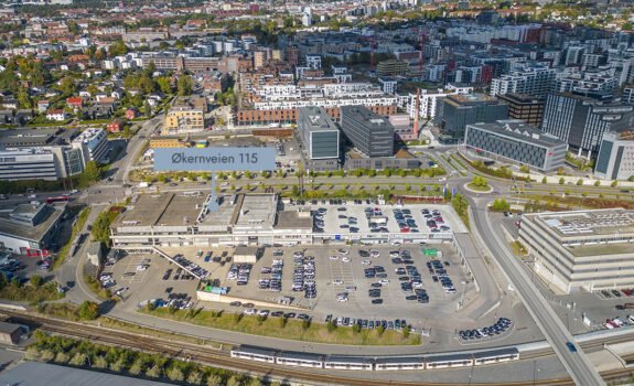 Dronebilde bileiendom Økernveien 115