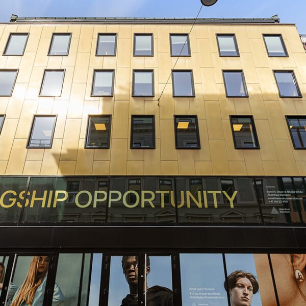 Nedre Slottsgate 21, som også kalles Fortunagaarden, er et forretnings- og kontorbygg midt i Oslo sentrum, mellom Karl Johans gate og Grensen.