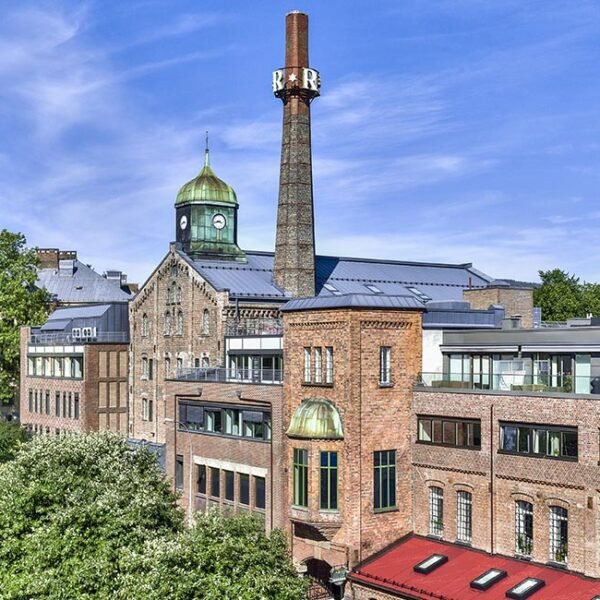 280 kvm | Kontorlokaler med utsikt, felles takterrasse, personalrestaurant og garasje