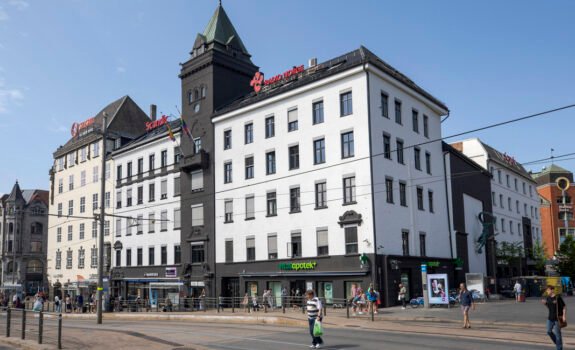 Fasade kontorbygg Jernbanetorget 4 Oslo