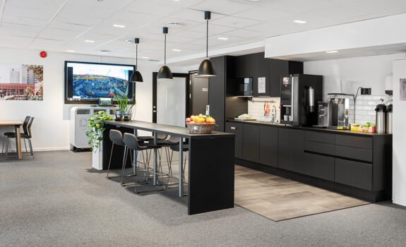 Sort kjøkken kontor