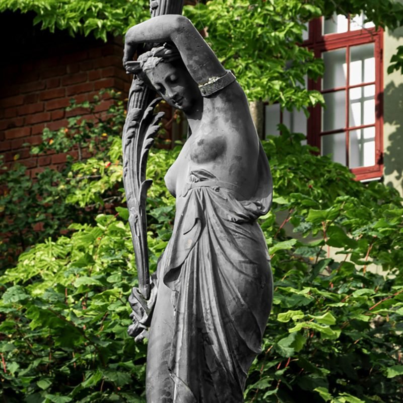 Kvinneskikkelse med Overflødighetshorn - forsiden2